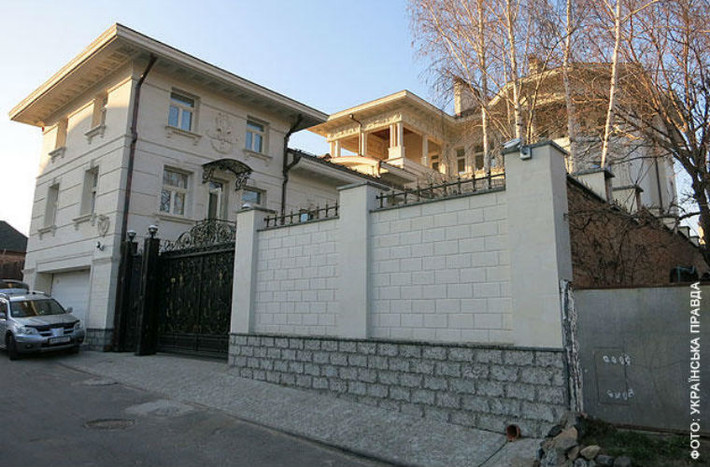 Ngôi nhà riêng của cựu Bộ trưởng năng lượng và công nghiệp than Ukraine Eduard Stavitskyi dưới thời ông Yanukovich.