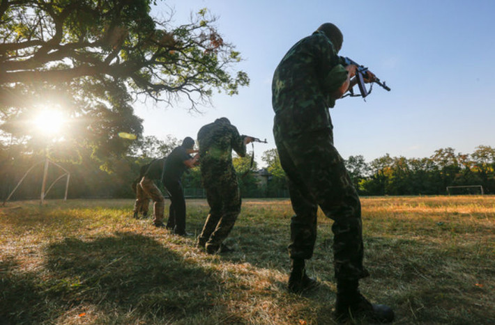Thành phố Mariupol nằm bên bờ biển Azov, cách biên giới Nga 50km. Đây được coi là điểm nối giữa Nga và Crimea.