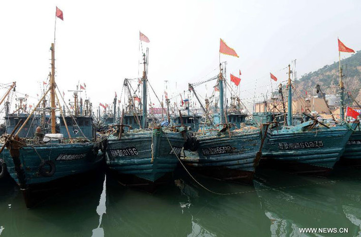 Lệnh cấm đánh bắt cá mùa hè tiếp tục được đưa ra giữa lúc tình hình Biển Đông và biển Hoa Đông trở nên căng thẳng sau khi Trung Quốc có những hành động đơn phương khiêu khích, vi phạm chủ quyền của các nước láng giềng tại 2 vùng biển này.
