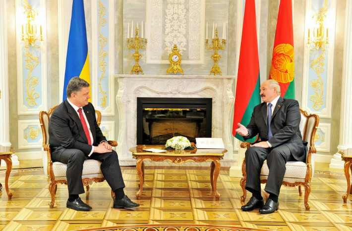 Ông Petro Poroshenko gặp gỡ ông Alexander Lukashenko - Tổng thống Belarus.