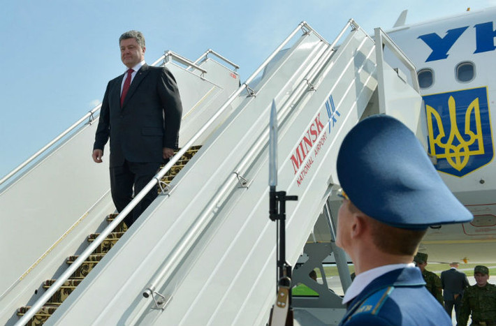 Tổng thống Ukraine Petro Poroshenko đến Minsk.