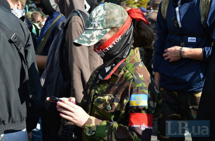 ...bao gồm cả tổ chức dân tộc cực đoan Right Sector.