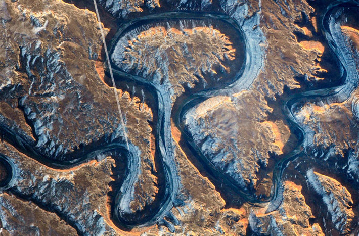 Những bức tường đá của hẻm núi Green River ở phía đông Utah nhuộm vàng dưới ánh nắng mặt trời ngày 22/1/2014.