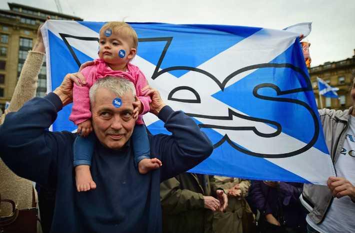Những người ủng hộ nền độc lập cho rằng đến lúc Scotland cần chọn các lãnh đạo của riêng mình và tự quản lý, không chịu sự kiểm soát của London và các chính trị gia mà họ cho là đã phớt lờ quan điểm, nhu cầu của họ.