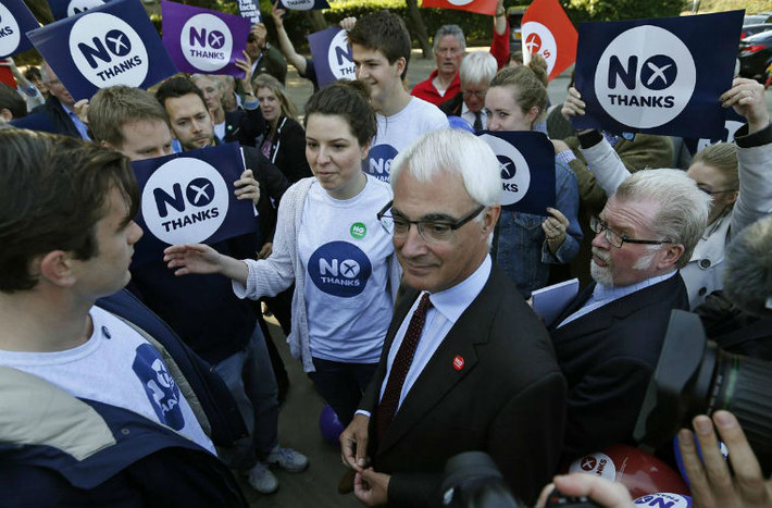 Ông Alistair Darling, cựu bộ trưởng tài chính Anh, đồng thời là lãnh đạo của chiến dịch "Tốt hơn là vẫn cùng nhau".
