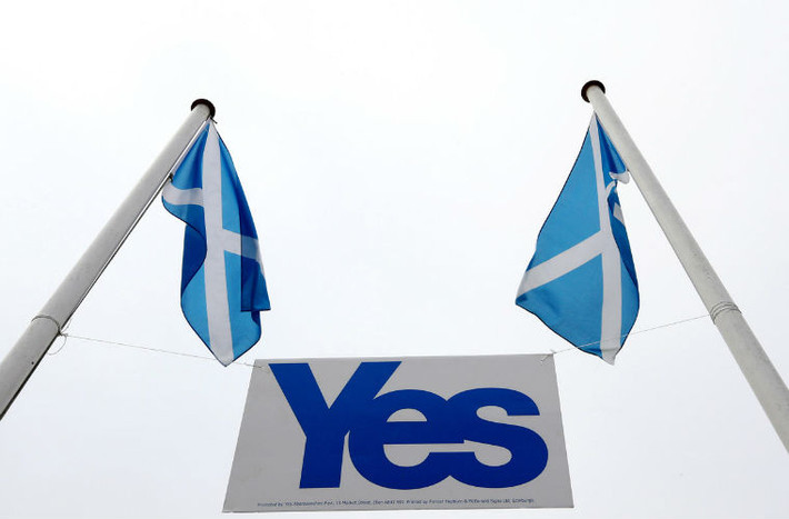 Những lãnh đạo của các phe đối lập ở khắp Scotland đang tìm cách thuyết phục các cử tri còn lưỡng lự, khi các cuộc thăm dò cho thấy sự kết quả sát nút giữa hai phe.