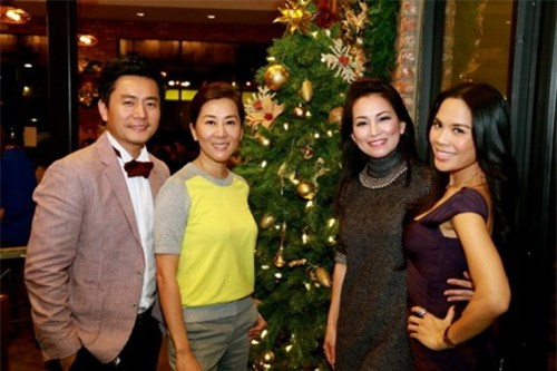 Cùng với để mặt mộc, trang phục xuề xòa của Kỳ Duyên cũng khiến cô già đi trông thấy.