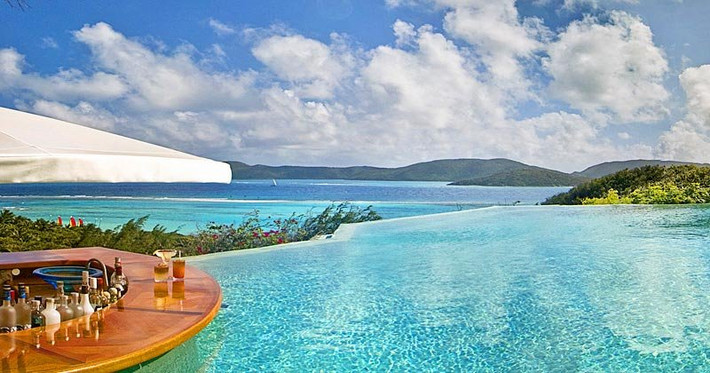 Ông chủ Virgin Group, Richard Branson đã mua hòn đảo Necker vào năm 1978 với giá chỉ 180.000 USD và giờ đây giá trị của nó là 10 triệu USD. Tỷ phú này thường mời các doanh nhân khác đến đến đảo làm việc và vui chơi.