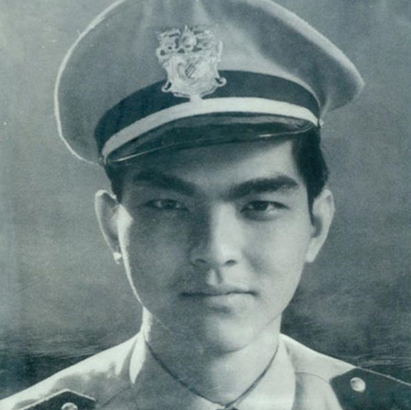 NSND Thế Anh là một diễn viên kỳ cựu của điện ảnh Việt Nam. Ông từng "đánh cắp" trái tim bao thiếu nữ bởi vẻ đẹp trai, thư sinh, ấm áp, pha chút duyên ngầm dễ thương.