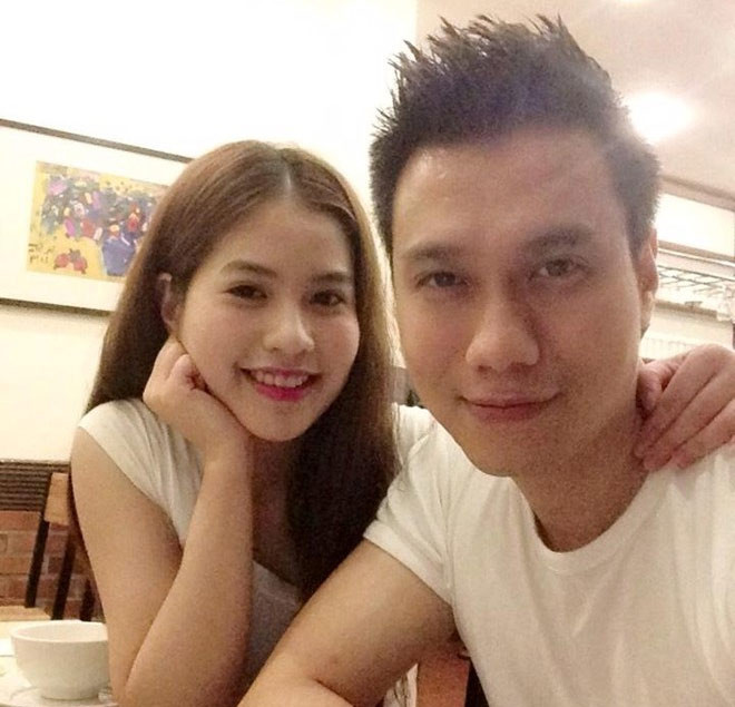 Hiểu tính bạn trai nên người đẹp 9X rất chịu khó học hỏi nấu ăn, nữ công gia chánh. Trần Hương cũng không giấu diếm tình yêu của hai người được gia đình hai bên ủng hộ, vun đắp.