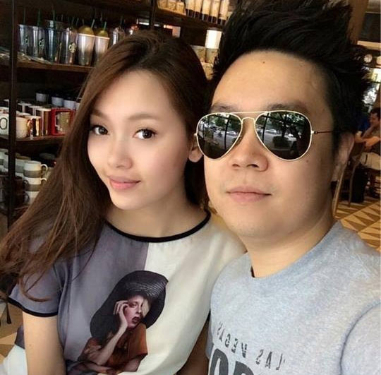 Trước khi hẹn hò cô gái này, Lê Hiếu từng gây ồn ào bằng chuyện tình kéo dài 3 năm với Văn Mai Hương. Dù được nhận xét là một trong những cặp đôi đẹp và ngọt ngào nhất làng giải trí, Lê Hiếu - Văn Mai Hương bất ngờ chia tay hồi đầu năm 2014 với lý do không còn cùng chung suy nghĩ. Mối tình dang dở của cặp trai tài - gái sắc khiến người hâm mộ không khỏi tiếc nuối.
