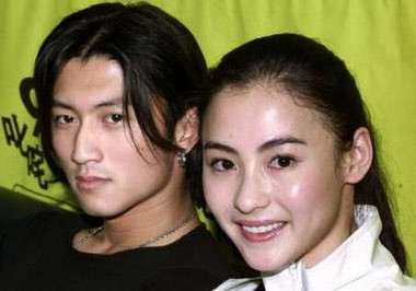 Tháng 4/2002: Tạ Đình Phong bị bắt gặp ở nhà Trương Bá Chi. Sau đó anh nói mình đã chia tay cả hai người phụ nữ Chi-Phi.