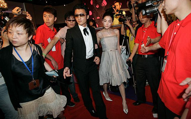 Năm 2004: Tạ Đình Phong và Trương Bá Chi đóng chung bộ phim "The Promise" ở Trung Quốc.