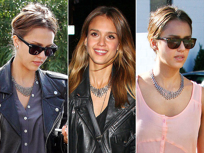 Jessica Alba đeo chiếc vòng cổ House of Lavande từ tháng 1/2011 và từ đó đến nay, cô đeo nó trong rất nhiều dịp.