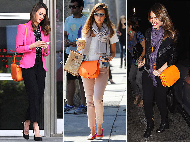 Chiếc túi Ralph Lauren màu cam hợp với nhiều loại trang phục nên Jessica Alba rất hay dùng nó.