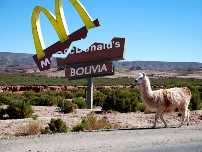 4. Bolivia. Du khách có thể tham quan khu phố Calle Jaen với những con đường cổ kính từ thời Bolivia còn là nước thuộc địa, hoặc đi các bảo tàng mà chỉ tốn khoảng 1 bảng Anh (33.000 đồng). Bolivia có lẽ là đất nước có giá ăn uống rẻ nhất ở Nam Mỹ, chẳng hạn như một chai bia hoặc một bát súp khoai tây cũng có giá chỉ khoảng 33.000 đồng.