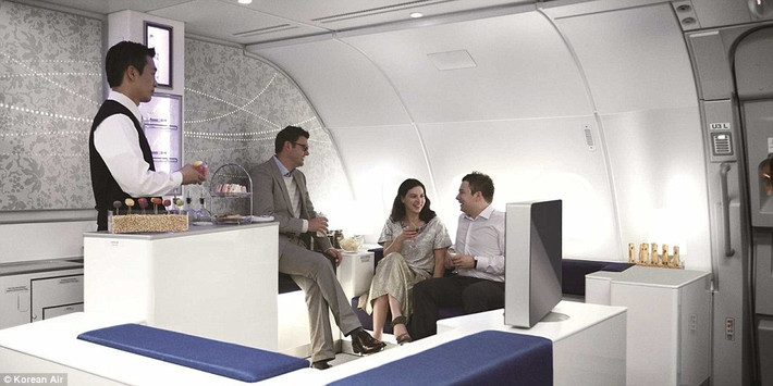 Bar Celestial của Korean Air (Hàn Quốc) cung cấp các loại rượu và đồ ăn nhẹ, chẳng hạn như bánh mì và khoai tây chiên.