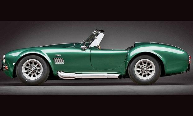 Trong bộ sưu tập của ông Pack có một chiếc xe cổ rất hiếm đó là 1967 Shelby 427 Cobra trị giá hơn 1 triệu USD.