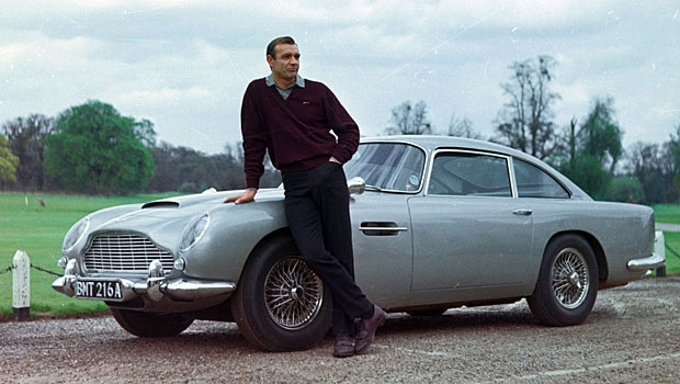James Bond và chiếc Aston Martin DB5. Chiếc xe này đã đồng hành với Điệp viên 007 trong 2 tập phim hành động Goldfinger và Thunderball. Thân xe làm bằng chất liệu chống đạn, biển số xoay, hàng ghế tự điều chỉnh vị trí. Xe sử dụng động cơ 4.0L, 3 bộ chế hoà khí và có công suất 282 mã lực.
