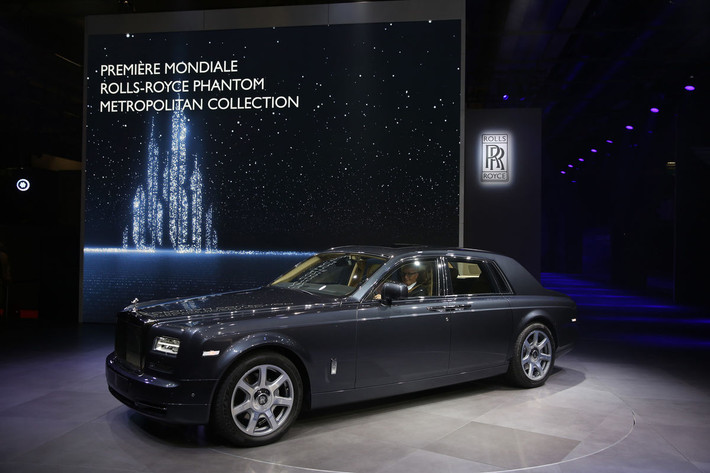 Rolls-Royce trình làng siêu phẩm mới Phantom Metropolitan Collection và chỉ có 20 chiếc được sản xuất theo đơn đặt hàng. Phantom Metropolitan có giá bán 450.075 euro (khoảng 570.000 USD). Có tới 44.000 bảng màu để khách hàng có thể lựa chọn.