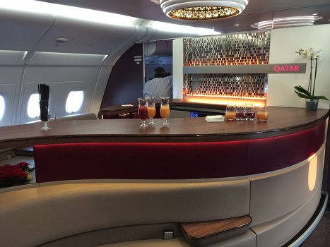 Quán bar sang trọng trên máy bay Airbus A380.
