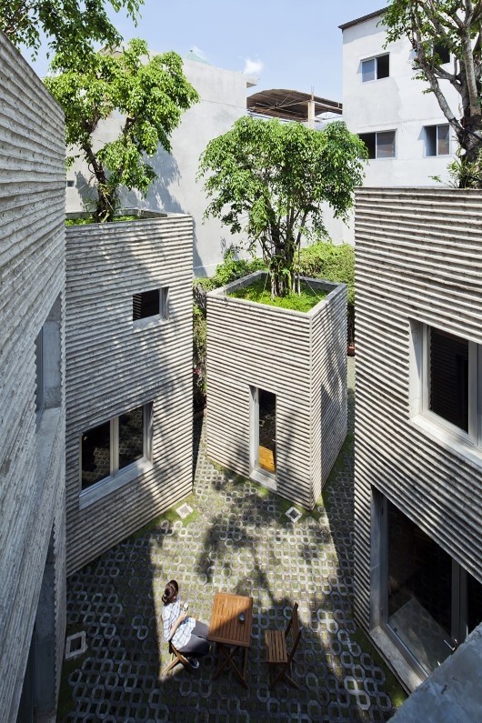 Công trình “House for Trees” của KTS Võ Trọng Nghĩa tại TP HCM đã giải quyết vấn đề về ô nhiễm môi trường đô thị và có quá ít cây xanh tại các thành phố lớn đông đúc, chật chội như TP HCM hoặc Hà Nội.