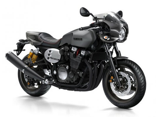 ...và XJR1300 Racer.