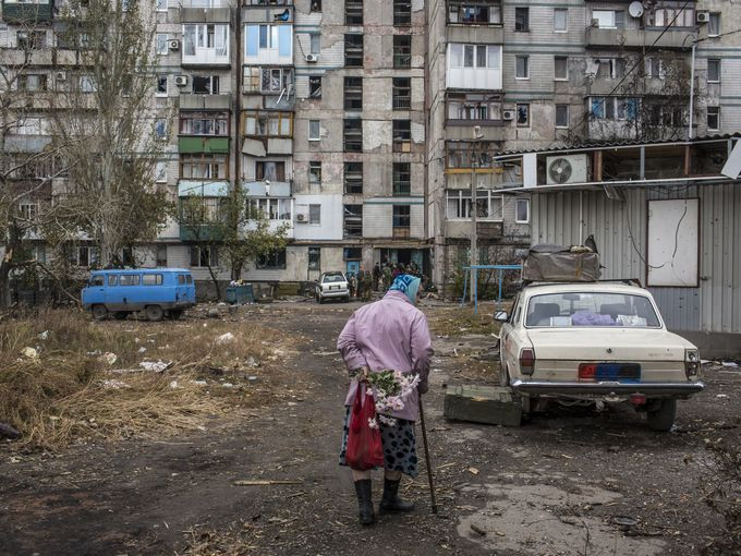 Sân bay Donetsk bắt đầu trở thành chiến trường nóng nhất miền đông Ukraine kể từ 26/5 khi lực lượng công lực Ukraine chiếm quyền kiểm soát khu vực sân bay này sau những trận nã pháo dồn dập và ác liệt.