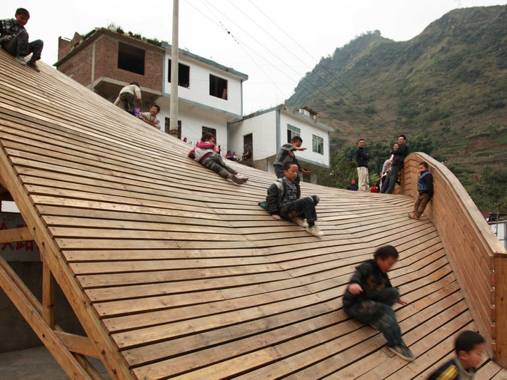 Công trình nhỏ nhất: Dự án The Pinch được thiết kế bởi kiến trúc sư Olivier Ottevaere và John Lin, thuộc Phòng Kiến trúc tại Đại học Hong Kong, tỉnh Vân Nam, Trung Quốc.