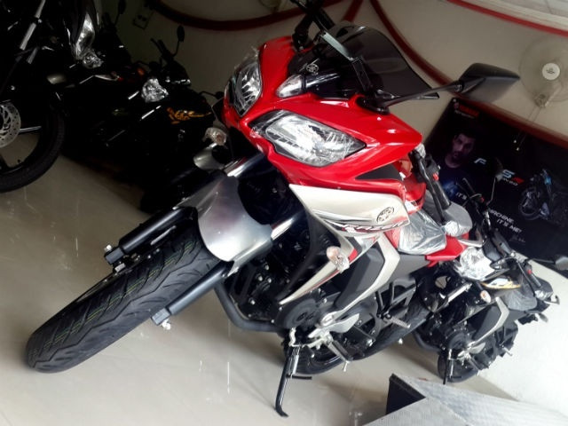 Thiết kế: Là phiên bản half-fairing của dòng xe FZ quen thuộc, thiết kế cơ bản của Fazer Fi tương tự như Fazer cũ nhưng nó được chế tạo với các bộ phận sắc nét hơn để tăng diện mạo thể thao cho xe. Cụm đèn pha đôi và hốc hút gió trên bộ quây cá tính, phần đuôi có phần nhỏ gọn hơn so với dòng xe cũ.