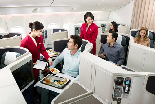 5. Chuyến bay từ Hong Kong đến New York City của hãng hàng không Cathay Pacific với giá vé 26.572 USD. Đó là giá vé khứ hồi trong khoang hạng nhất từ Hong Kong đến New York của hãng hàng không nổi tiếng Hong Kong. Khách khoang hạng nhất trong chuyến bay này sẽ được tận hưởng những dịch vụ cao cấp gồm quán bar, các loại rượu đắt tiền, phòng giải trí, kèm theo đó là thực đơn với những món ăn tuyệt vời nhất của nhiều quốc gia trên thế giới.