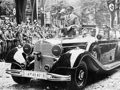 Trong thời gian cai trị nước Đức, Hitler rất thích xe Mercedes – Benz và có 2 chiếc xe sang trọng của thương hiệu này. Cách đây không lâu, một chuyên gia xe cổ tại Đức đã phát hiện chiếc xe Mercedes-Benz sản xuất năm 1935 mà Hitler từng điều khiển trong nhà kho của mình. Chiếc xe Mercedes của Hitler còn được các tỷ phú Nga trả giá 6-15 triệu USD hồi năm 2006. Vị tỉ phú này mua chiếc xe đã giấu kín danh tính và thương vụ trên được sắp xếp bởi Michael Froelich, một nhà buôn có trụ sở đặt tại Dusseldorg.