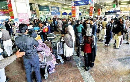 Trong khi đó, các du khách ví sân bay Islamabad Benazir Bhutto là một “nhà tù quy mô lớn, đám đông vô kỷ luật, nạn tham nhũng tràn lan ở các nhân viên".