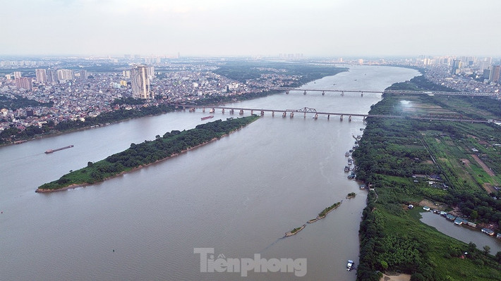 Vừa qua, UBND thành phố Hà Nội đã giao UBND quận Hoàn Kiếm nghiên cứu các bước về Đề án “Phát triển bãi nổi giữa và ven sông Hồng thành công viên văn hóa đa năng”.
