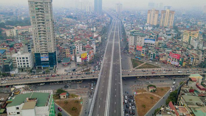 Dự án đường Vành đai 2 trên cao đoạn từ Ngã Tư Vọng tới cầu Vĩnh Tuy được khởi công xây dựng từ tháng 4/2018 với tổng mức đầu tư gần 10.000 tỷ đồng. Đây là dự án nối liền 3 quận trung tâm TP Hà Nội gồm Đống Đa, Thanh Xuân, Hai Bà Trưng được kỳ vọng sẽ giảm ùn tắc giao thông tại khu vực này.