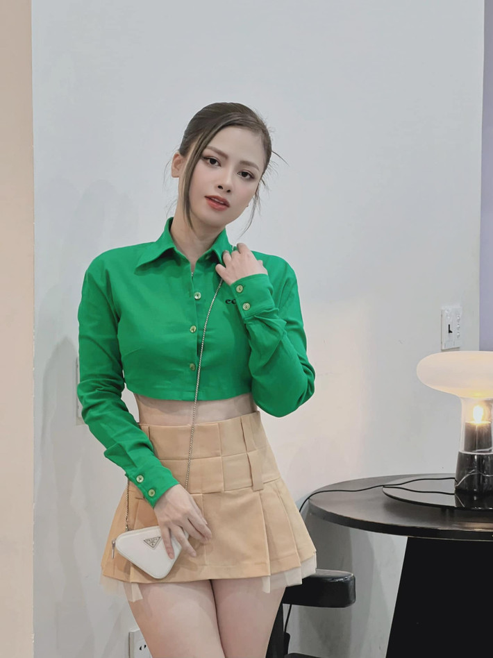 Ca sĩ Dương Hoàng Yến thả thính: “Không tiêu gì từ giờ cho tới Tết/ Để dành tiền mua hết trái tim anh”.