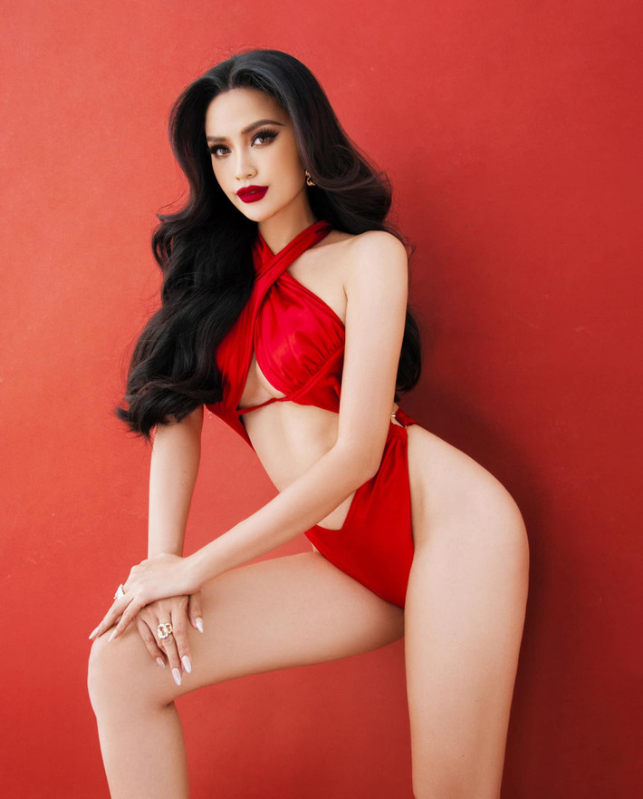 Ngọc Châu khoe vóc dáng nóng bỏng với bikini.