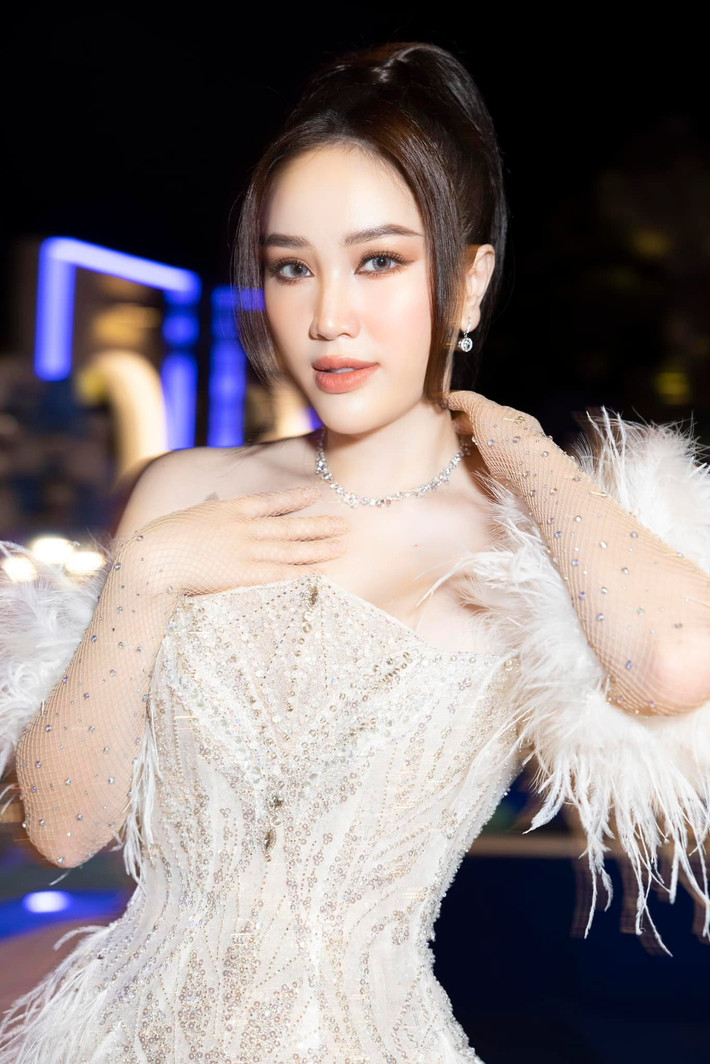 Sao Việt ngày 8/1: Bảo Thy tự nhận là “thiên thần trong truyện tranh”.