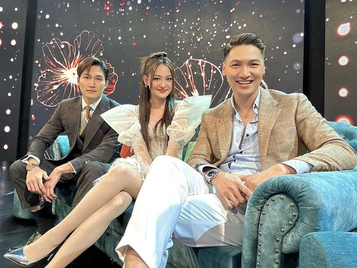 Thuỳ Anh khoe ảnh chụp cùng nam diễn viên Mạnh Trường và Đình Tú.