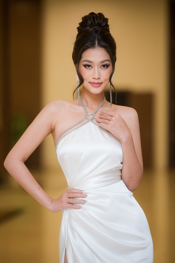 Thiên Ân xinh đẹp sắc sảo.