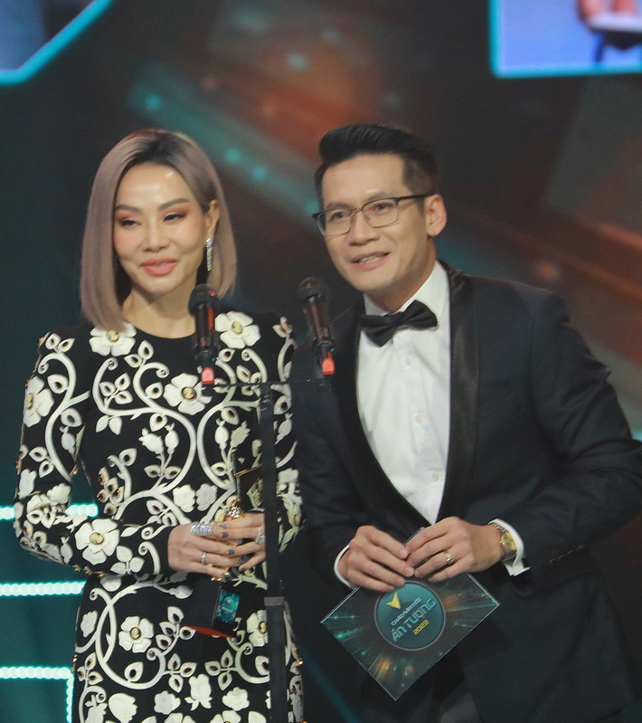 Thời gian qua, Thu Minh có những ngày tháng thảnh thơi tận hưởng cuộc sống bên chồng và con trai. Khoảng thời gian "ở ẩn" tập trung cho chuyện làm mẹ, làm vợ, với Thu Minh là quãng thời gian đặc biệt của cuộc đời cô.