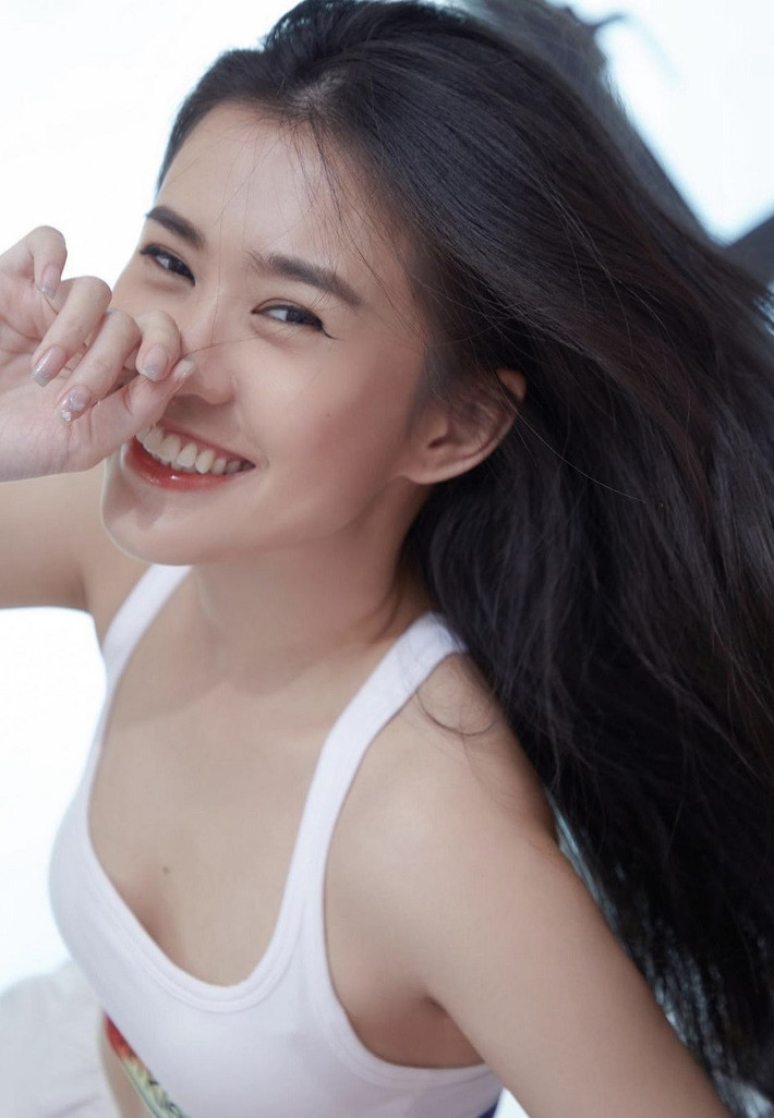 Diễn viên Ngọc Thảo đăng status "thả thính": “Giữa 7,88 tỷ người ngoài kia, anh đã tìm thấy em chưa?”.