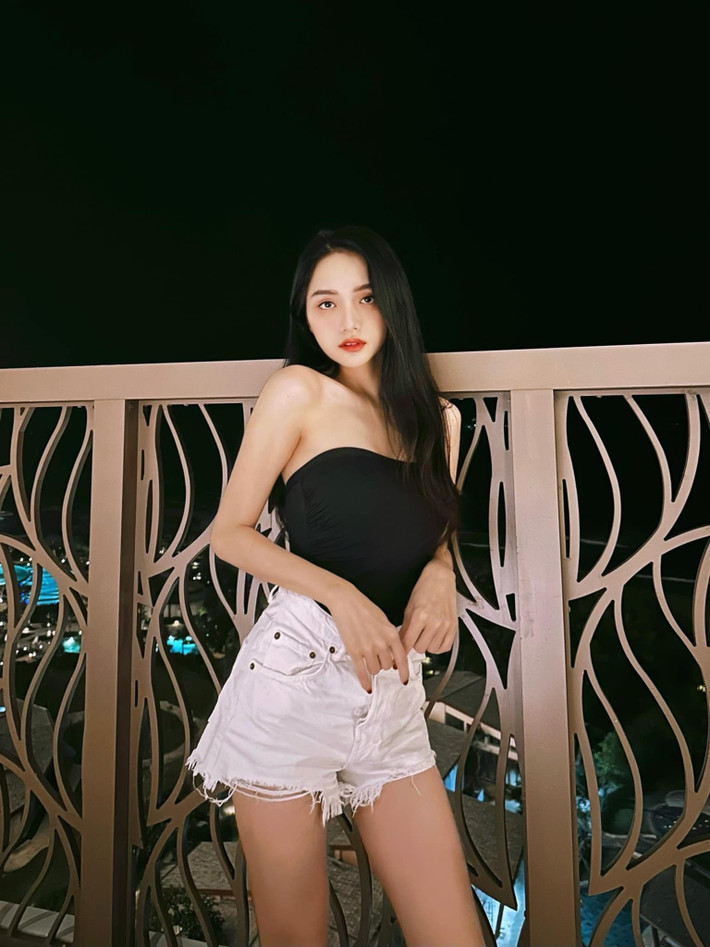 Sao Việt 13/1: Hương Giang đính chính tin đồn hẹn hò: “Độc thân vui tính, không có bạn trai người Hàn nào hết".