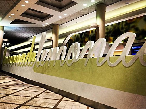 Nhà hàng Lemonade (Nước chanh) tại sân bay quốc tế Los Angeles (Mỹ) mang đến cho thực khách cảm giác tuyệt vời như đang ăn tại cửa hàng McDonalds.