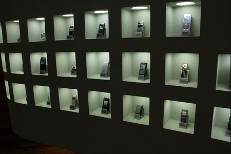 Điện thoại di động nổi tiếng của hãng Nokia được trưng bày ở đây.