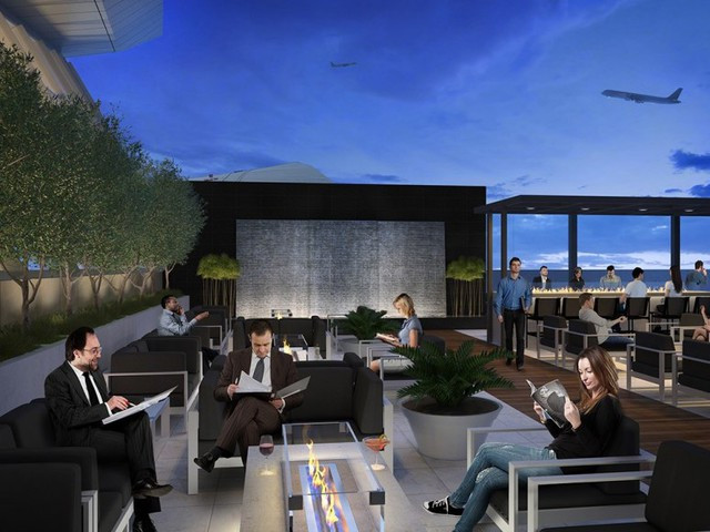 Phòng chờ Star Alliance tại sân bay quốc tế Los Angeles được thiết kế từ cảm hứng truyền thống kết hợp với hiện đại của miền Nam California. Không gian ngoài trời còn được trang bị lò sưởi ấm áp.