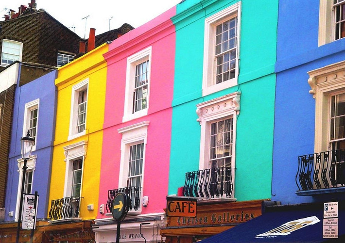 Những tòa nhà màu sắc ở London, Anh.
