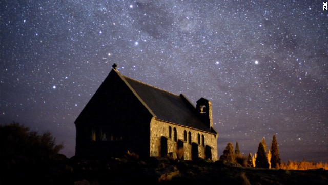 Bầu trời lấp lánh ánh sao ở Mackenzie Basin, New Zealand.