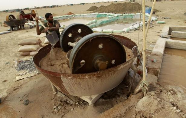 Đây là một máy nghiền vàng tại mỏ Al-Ibedia.