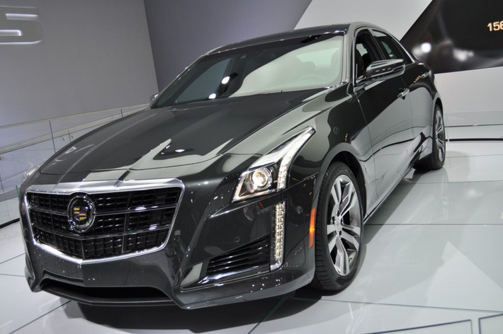 Cadillac CTS là một chiếc sedan thể thao của Mỹ - đối thủ đáng gờm của những chiếc sedan hạng sang cỡ trung đến từ Đức. Những điểm mới đáng chú ý trên chiếc CTS Sedan thế hệ mới gồm có kiểu dáng mới, thân xe có trọng lượng nhẹ hơn so với các mẫu xe trước nó. Ngoài ra, mẫu xe này con có phong cách thiết kế hiện đại, nhiều trang bị công nghệ cao và khách hàng có thêm rất nhiều tùy chọn ở nội ngoại thất của chiếc xe.